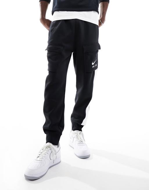 Nike swoosh on tour pack discount cuffed cargo joggers in black