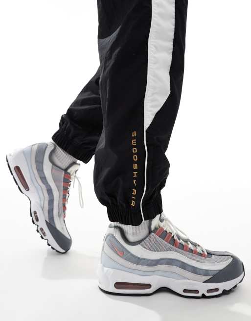 Nike – Swoosh Air – Czarno-białe joggersy z tkaniny, 3 z 5