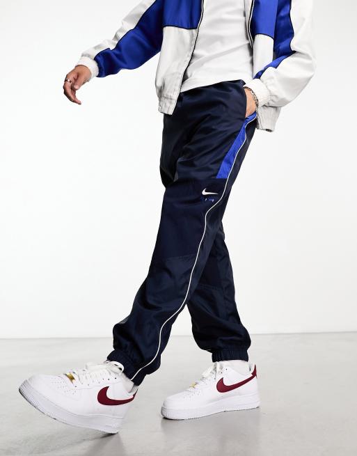 Nike - Swoosh Air - Geweven joggingbroek in marineblauw