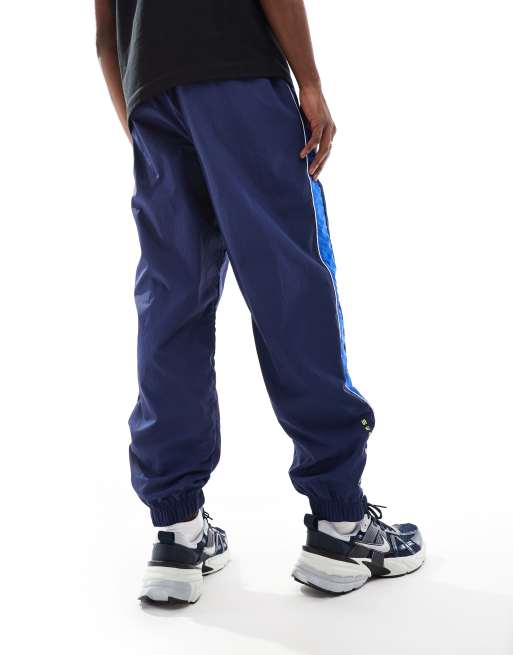 Nike – Swoosh Air – Granatowo-niebieskie joggersy z tkaniny, 3 z 5
