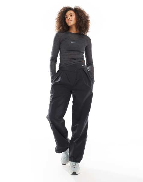 Nike – Swoosh – Asymmetrische Hose in Schwarz - view 1