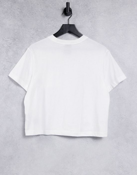 https://images.asos-media.com/products/nike-swoosh-boxy-fit-t-shirt-in-white/23174027-2?$n_550w$&wid=550&fit=constrain