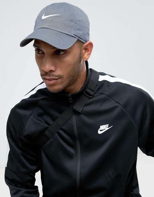 Nike swoosh store cap grey