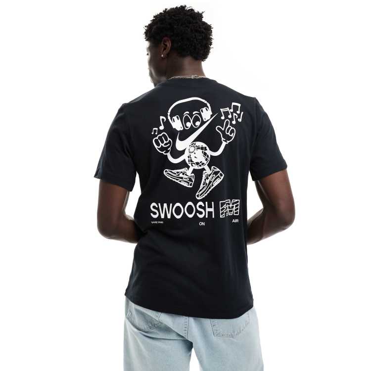 Nike★Swoosh FM graphic バックプリント Ｔシャツh★選べる２色 Nike Swoosh FM graphic backprint t-shirt in black | ASOS