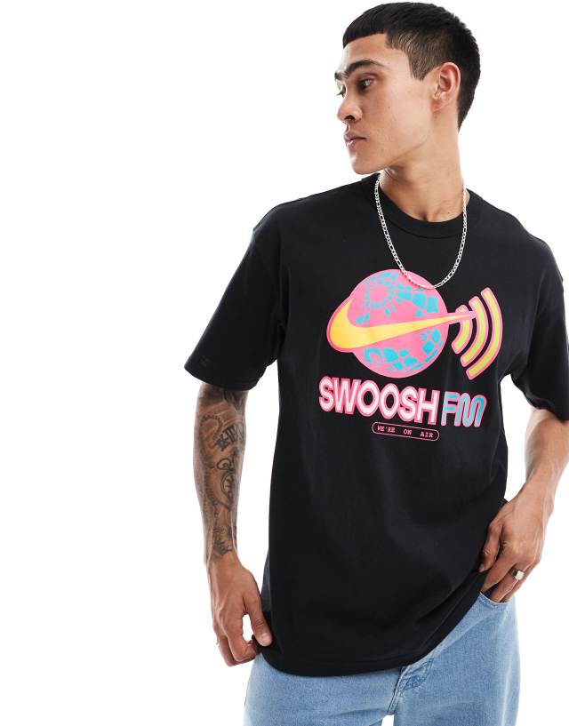 Nike - swoosh fm graphic t-shirt in black