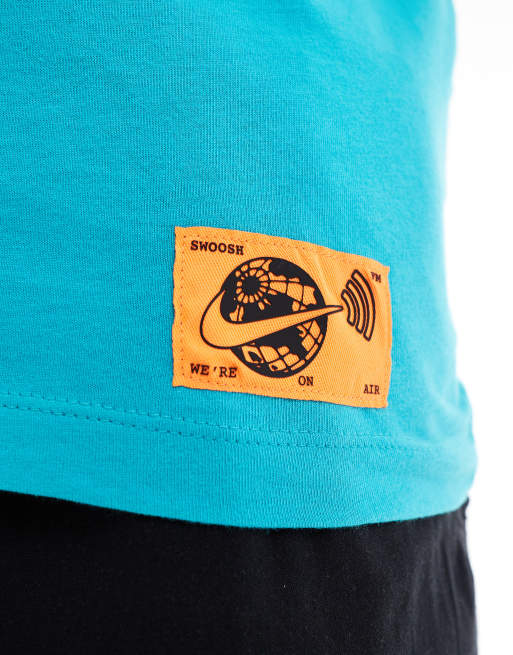 Nike - Swoosh FM - T-shirt blu con grafica del logo sul retro, 4 di 4