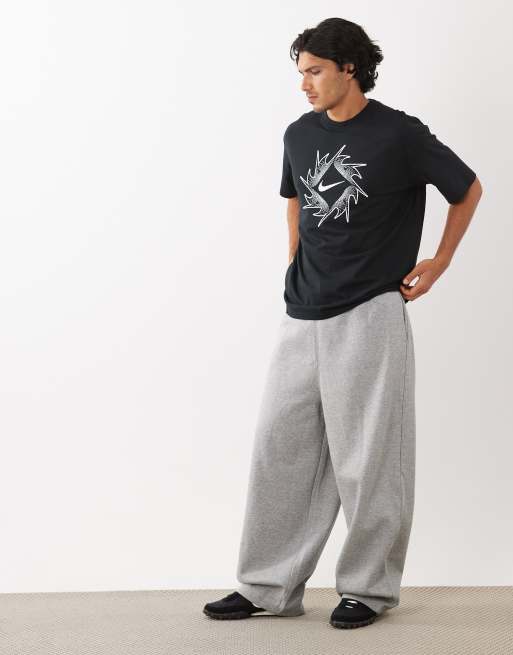 Nike Swoosh graphic T-shirt in black , 2 of 5