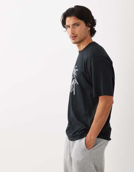 Nike Swoosh graphic T-shirt in black , 4 of 5