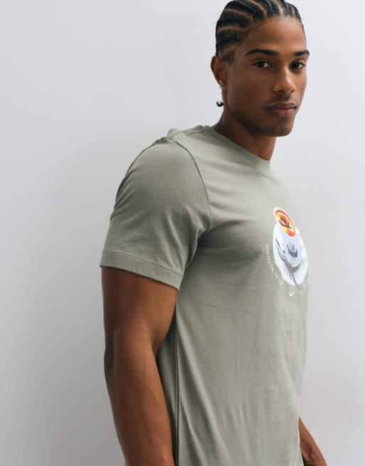 Nike Swoosh graphic t-shirt in gray, 3 of 5