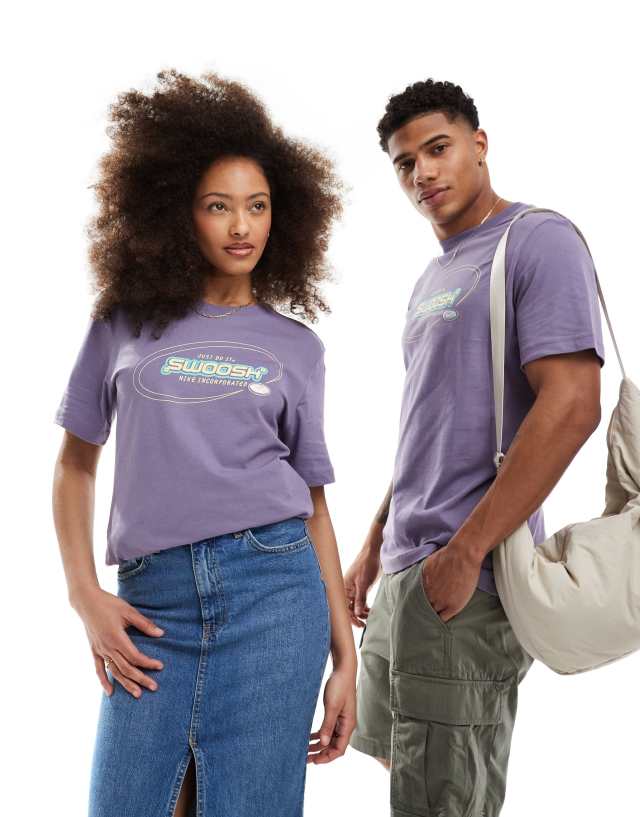 Nike - swoosh graphic unisex t-shirt in purple