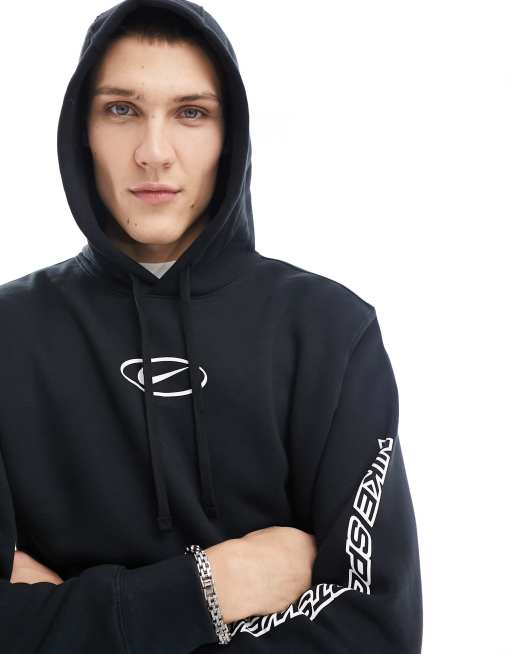 Nike Swoosh Kapuzenpullover in Schwarz mit mittigem Logo