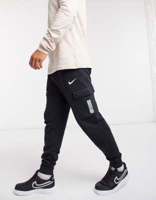 nike club cuffed cargo joggers in black