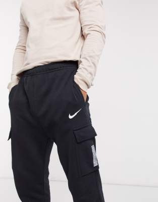 nike swoosh on tour pack cuffed cargo joggers in black