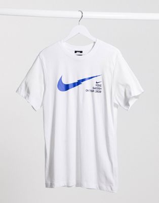 Nike - Swoosh On Tour Pack - T-shirt - Blanc | ASOS