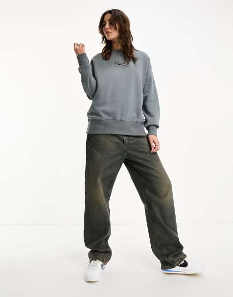 Nike – Swoosh – Oversize-Sweatshirt aus Fleece in Rauchgrau - view 1