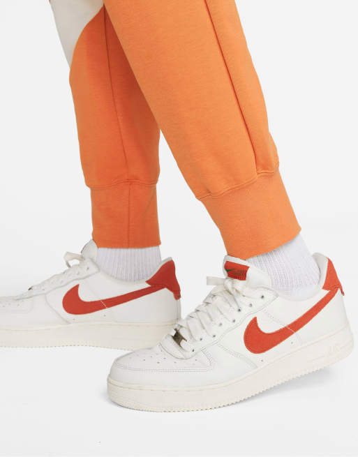 Nike with orange clearance swoosh