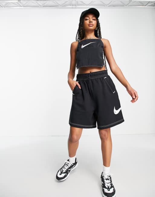 Nike - Swoosh - Sorte shorts med kontrasterende sømme i fleece