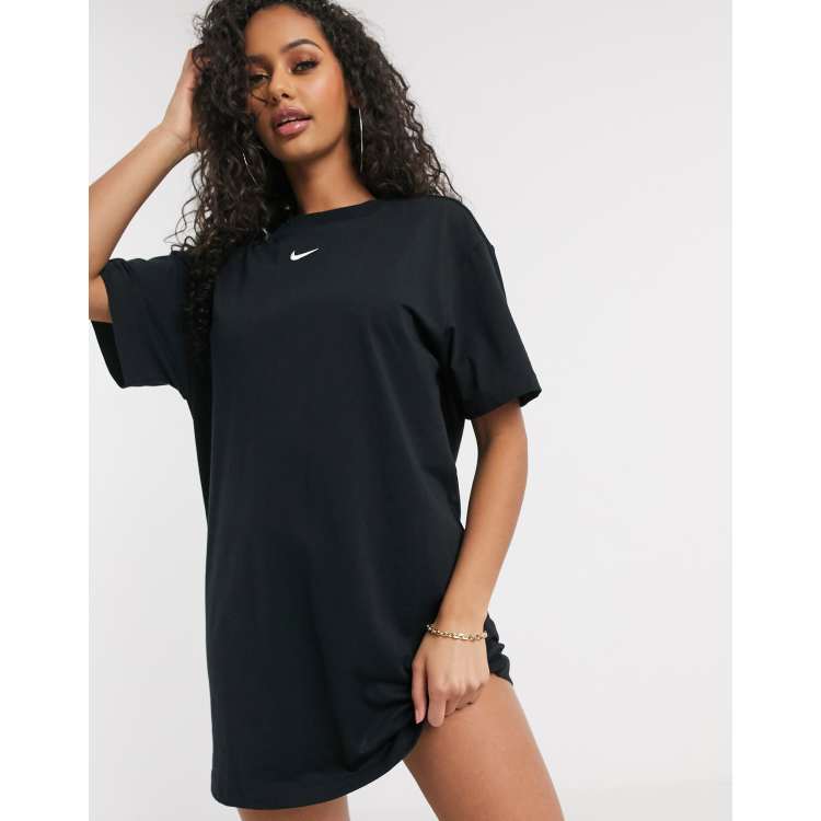 batteri Regelmæssigt Utænkelig Nike Swoosh t-shirt dress in black | ASOS