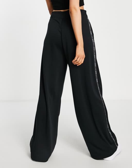 Nike Wide Leg & Smart Trousers Swoosh