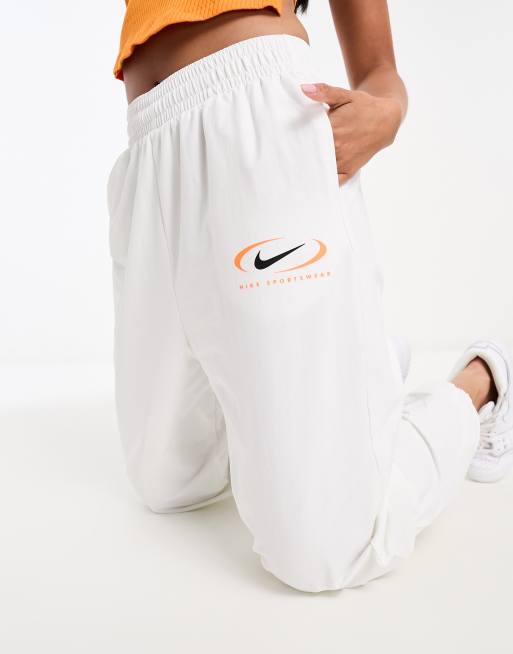 Nike swoosh white online joggers