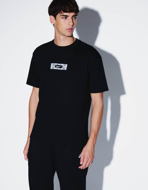 Nike t-shirt avec imprimé chateau au dos en noir, 5 de 5