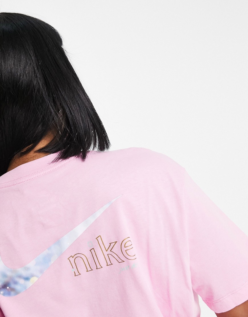 T-shirt boyfriend rosa con stampa laminata del logo sul retro - Nike T-shirt donna  - immagine3