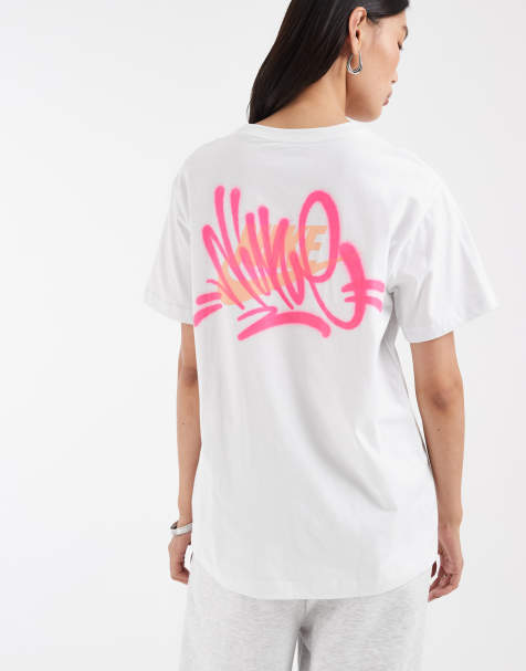 Nike t-shirt coupe boyfriend classique avec imprimé graphique au dos en blanc - view 1