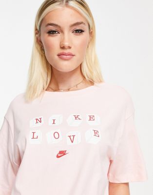 Nike - T-shirt coupe masculine à inscription « Nike Love » - Rose