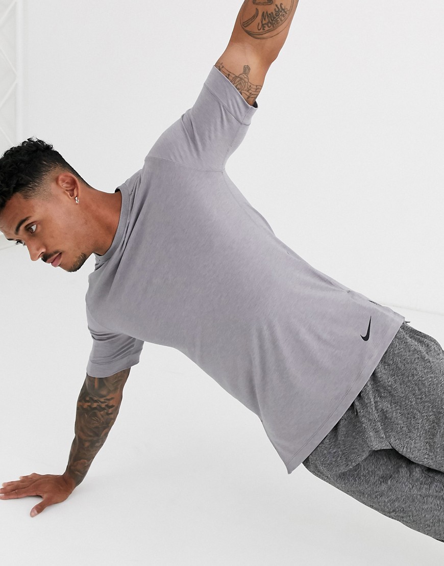 Nike - T-shirt da yoga grigia-Grigio