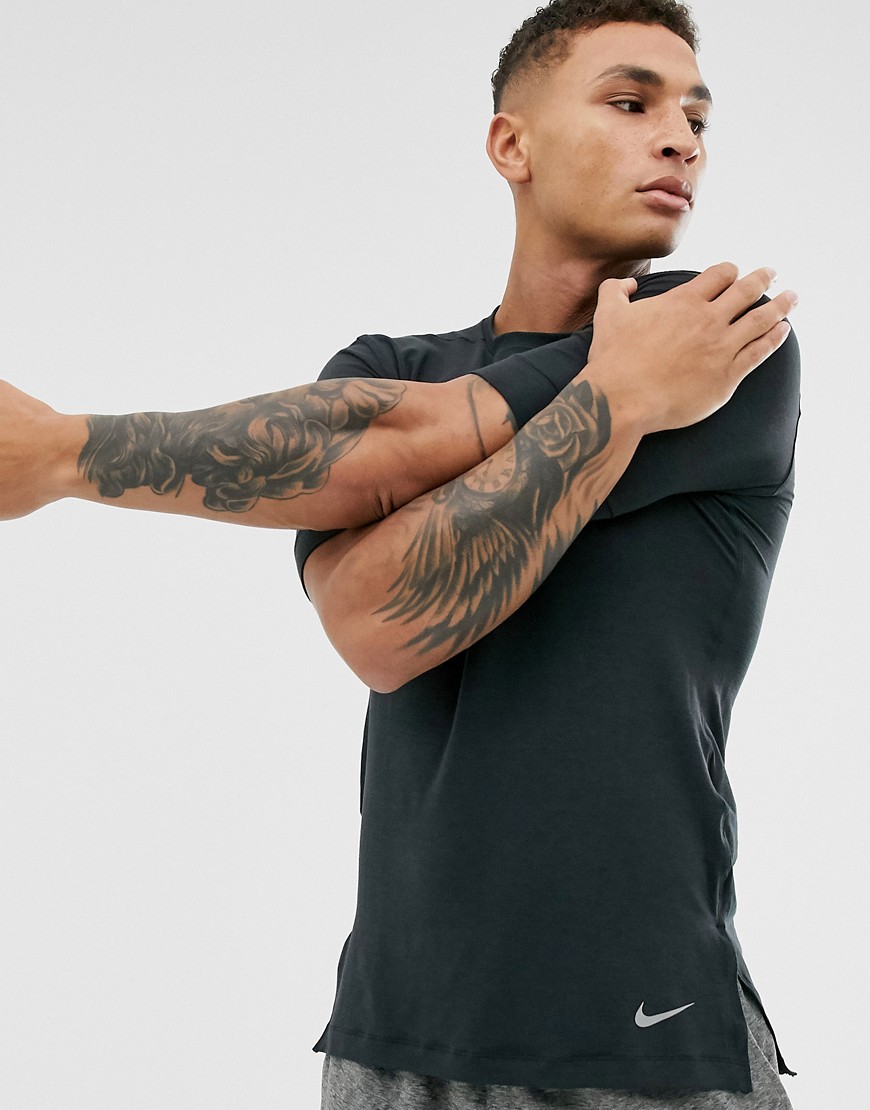 Nike - T-shirt da yoga nera-Nero