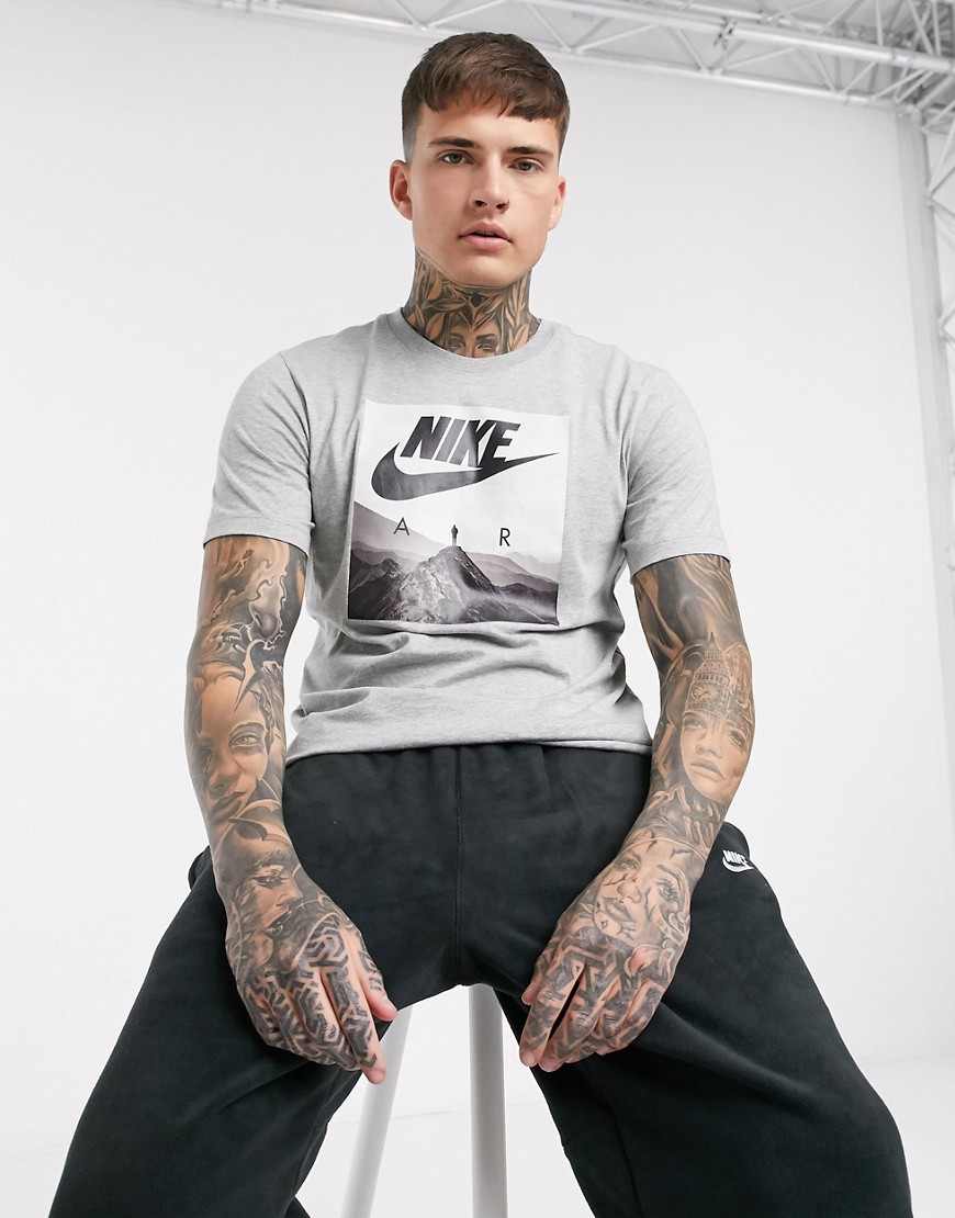 Nike - T-shirt grigia con stampa grafica-Grigio