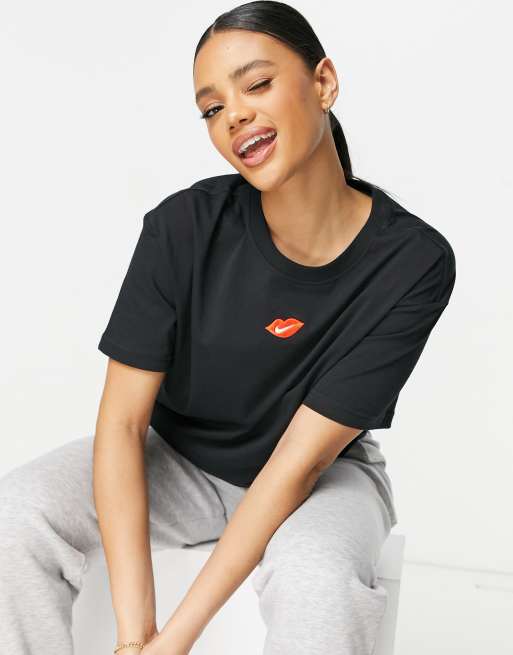 Nike t-shirt in black with swoosh kiss logo | ASOS