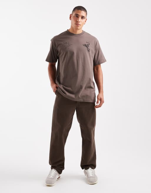 Nike – T-Shirt in Braun mit „Victory“-Rückenprint, 2 von 5