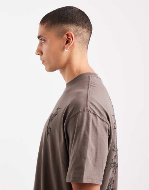 Nike – T-Shirt in Braun mit „Victory“-Rückenprint, 4 von 5
