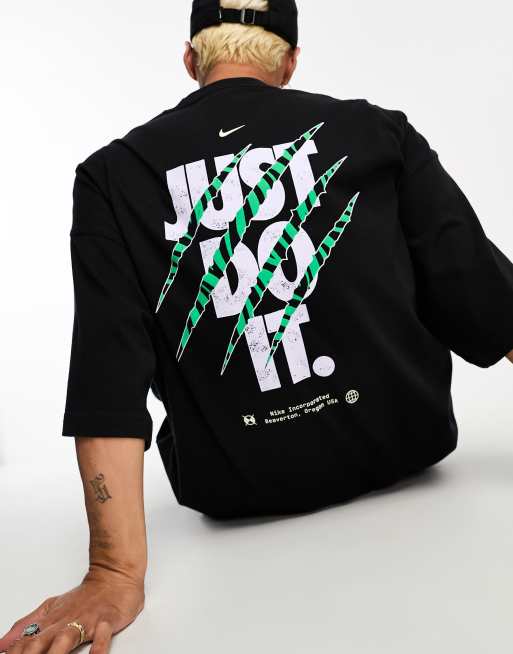 kruipen oosten Sluiting Nike - T-shirt in zwart met logo met dierenprint op de achterkant | ASOS