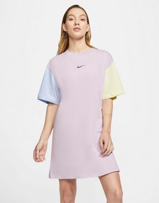 Nike – T-Shirt-Kleid mit 