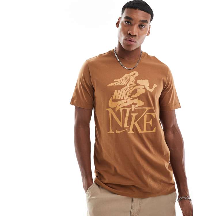 Nike T shirt marrone con grafica di vittoria ASOS