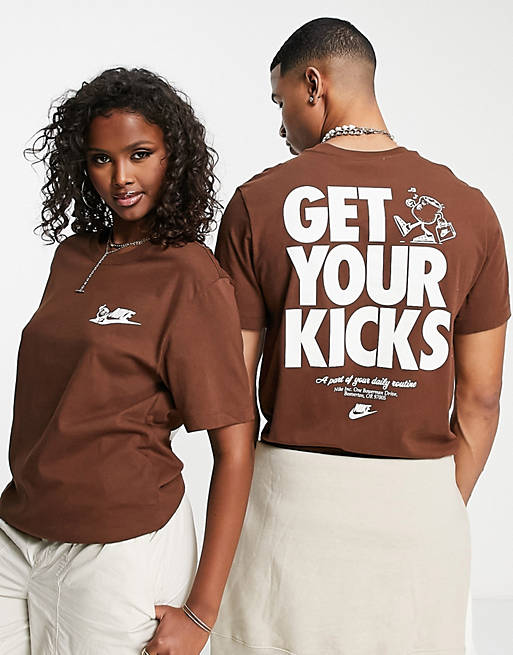 Nike - T-shirt marrone unisex con stampa “Solo Cafe Get Your Kicks” sul retro