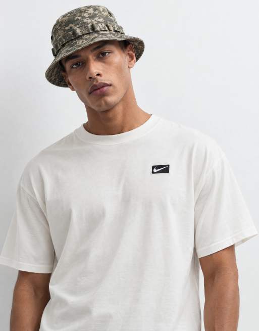 Nike t-shirt med rund halsringning med logografik i vitt, 10 av 10