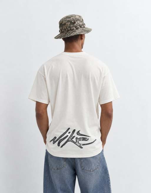 Nike t-shirt med rund halsringning med logografik i vitt, 7 av 10