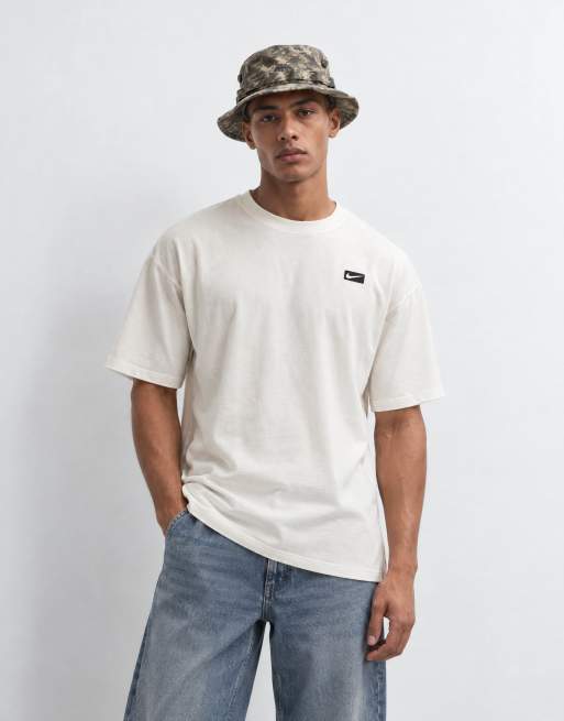 Nike t-shirt med rund halsringning med logografik i vitt, 9 av 10