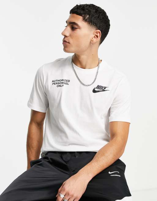 Nike - T-shirt met 'Authorised Personnel'-print in wit