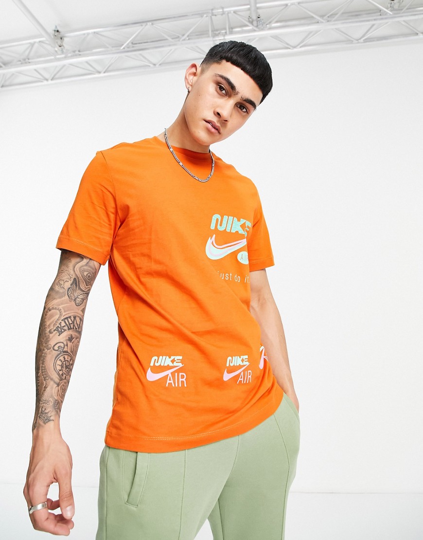 Nike - T-shirt met grafische multibrand-swoosh in orange-Bruin