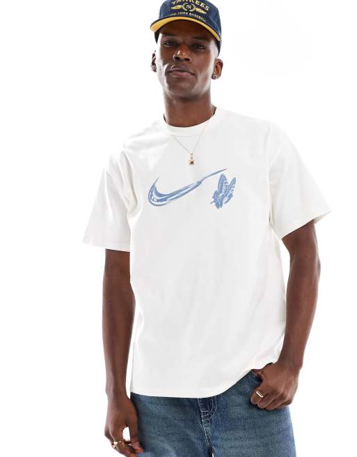 Nike - T-shirt met grafische swoosh-print in gebroken wit, 4 van 4