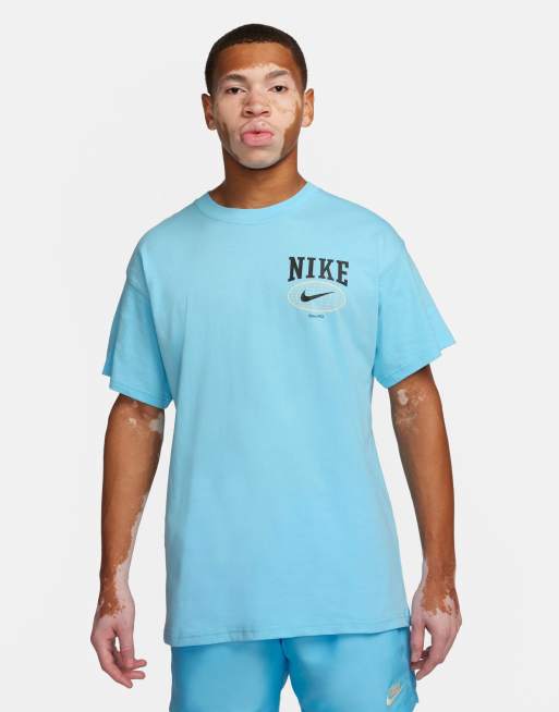 Nike - T-shirt met grafische swoosh-print op de achterkant in blauw