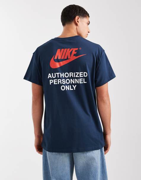 Nike - T-shirt met grafische swoosh-print op de achterkant in marineblauw - view 1