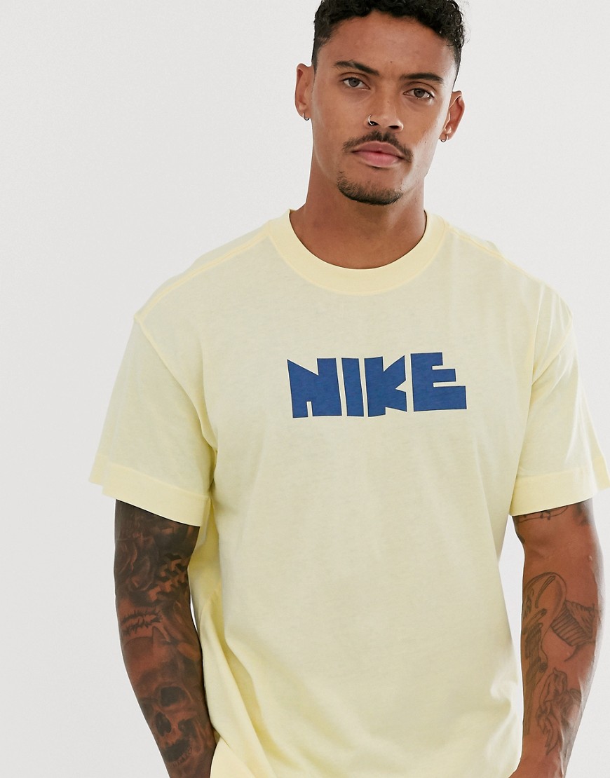 Nike - T-shirt met logo in geel