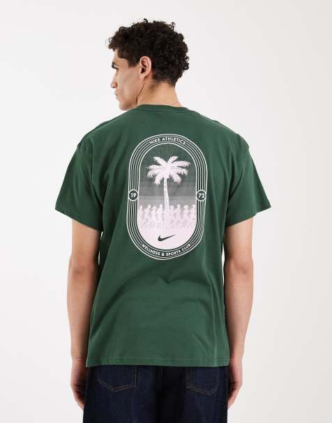 Nike - T-shirt met palmboomprint op de achterkant in groen - view 1
