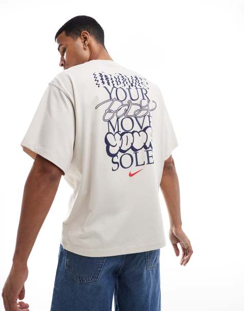 Nike - T-shirt met print op de achterkant in beige - view 1