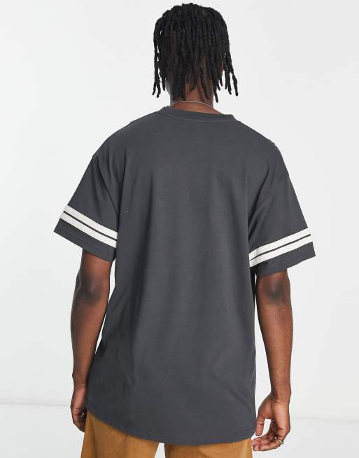 Nike - T-shirt met retro-print op de borst in donker rookgrijs, 2 van 4